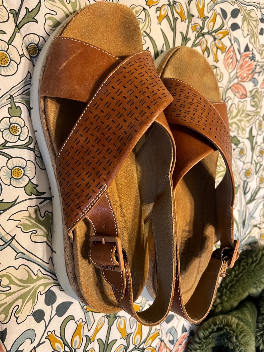 Pikilinos Women’s Brown Leather Cross-Strap Sandals - Casual Comfort